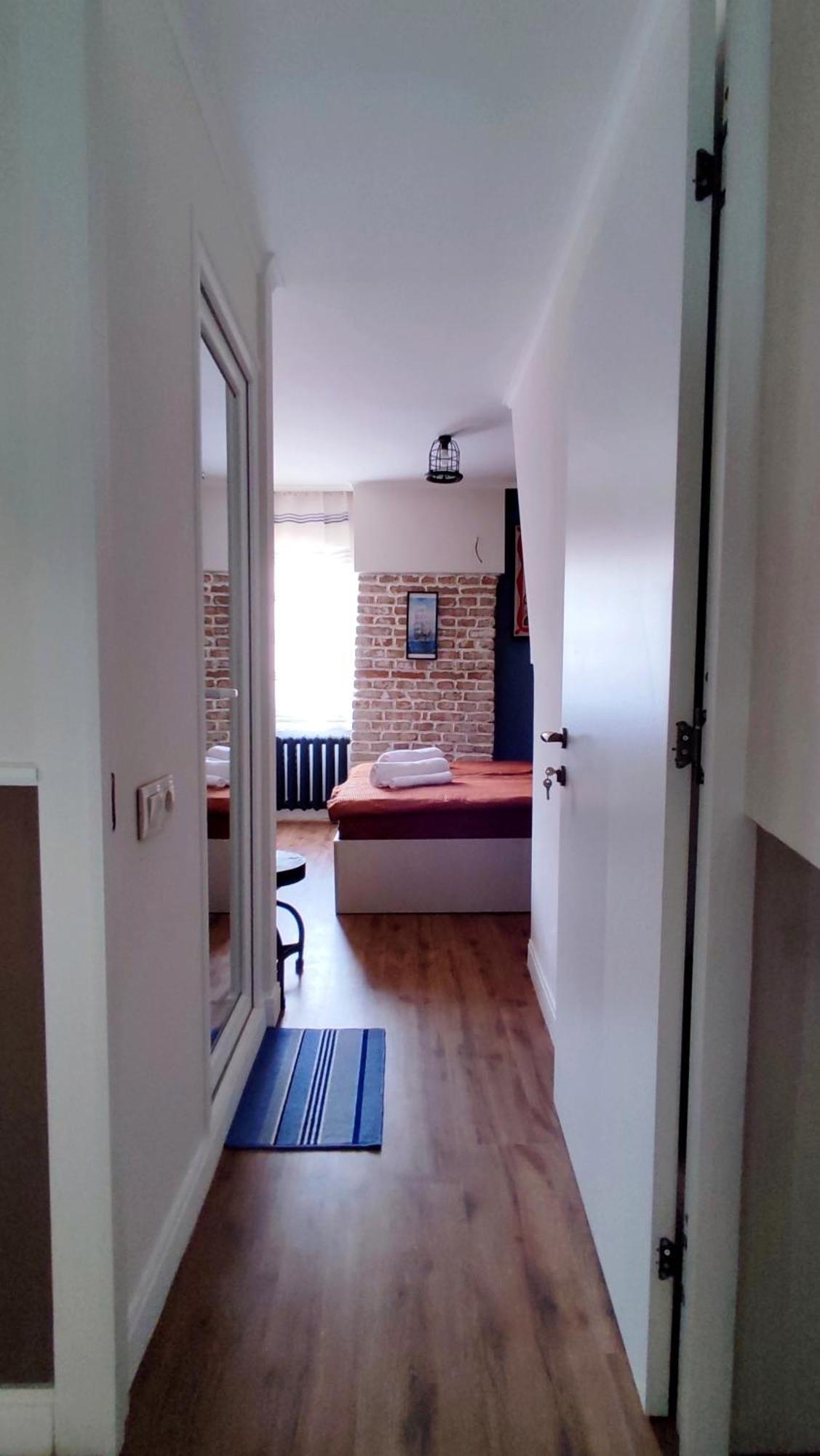 9 Doors Hotel Tbiliszi Szoba fotó